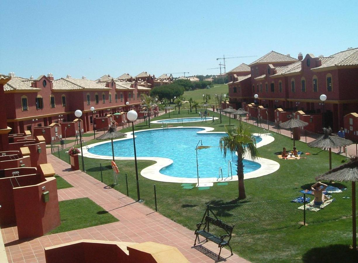 Olhando Um Campo De Golf Ислантилья Экстерьер фото